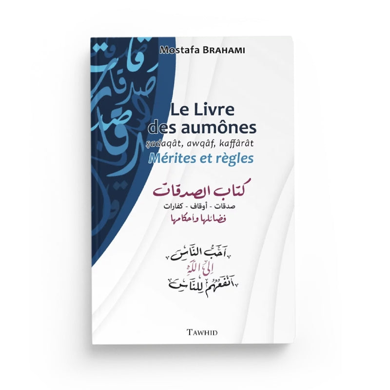 Livre "Le Livre des Aumônes" de l'Édition Tawhid posé sur une table avec une couverture en cuir marron.