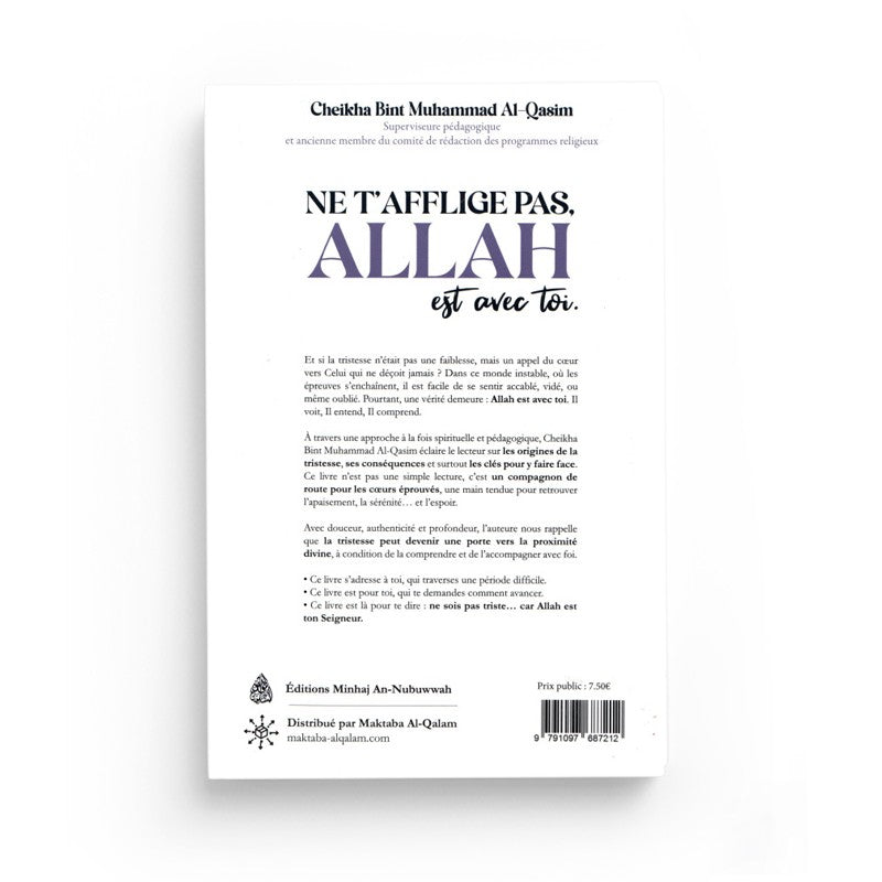 Livre "Ne N'Afflige Pas Allah Est Avec Toi" de Cheikha Bint Muhammad Al Qâsim, couverture avec titre et motifs or.