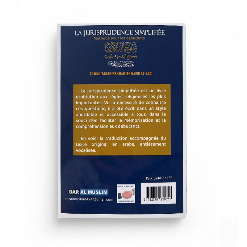 Livre La jurisprudence simplifiée bilingue de Cheikh Sa’di, ouvrage de Dar Al Muslim, présentant des textes juridiques en arabe et français.