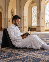 Tapis de prière Sana Edition Le Tapis Du Vendredi, design confortable avec soutien optimal, motif islamique traditionnel.