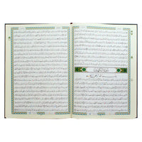 Coran Arabe Mushaf At-Tahajjud Tajwid de 35x50 cm avec calligraphie claire, illustrant le texte sacré islamique.