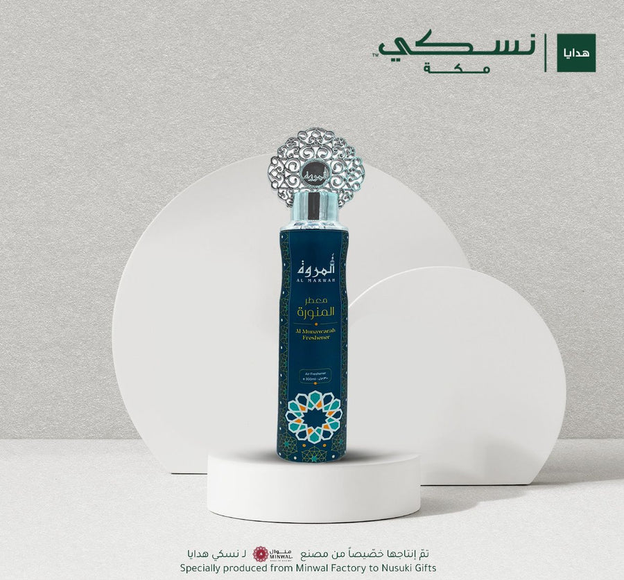 Diffuseur d'ambiance Nusuki Al Munawarah Air Freshener en spray 300 ml, bouteille blanche avec étiquette colorée.