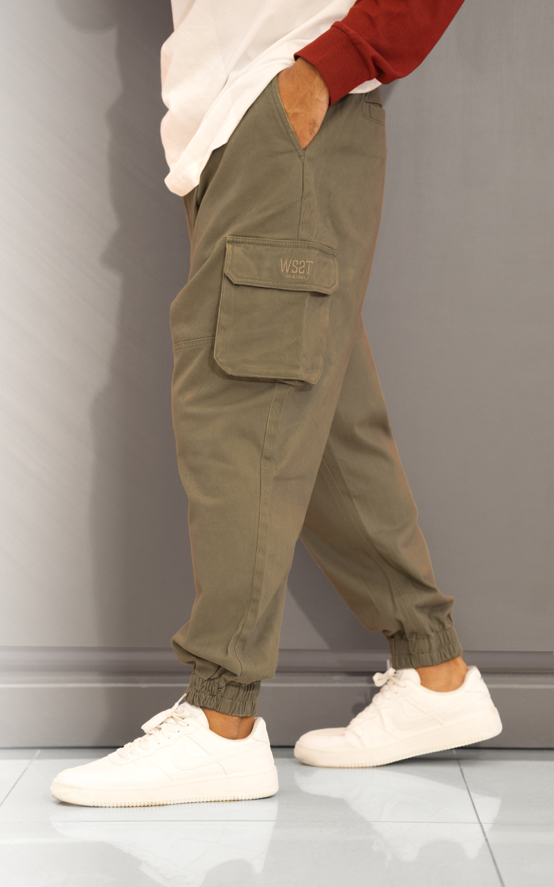 Pantalon cargo kaki pour homme avec poches latérales, vue de côté