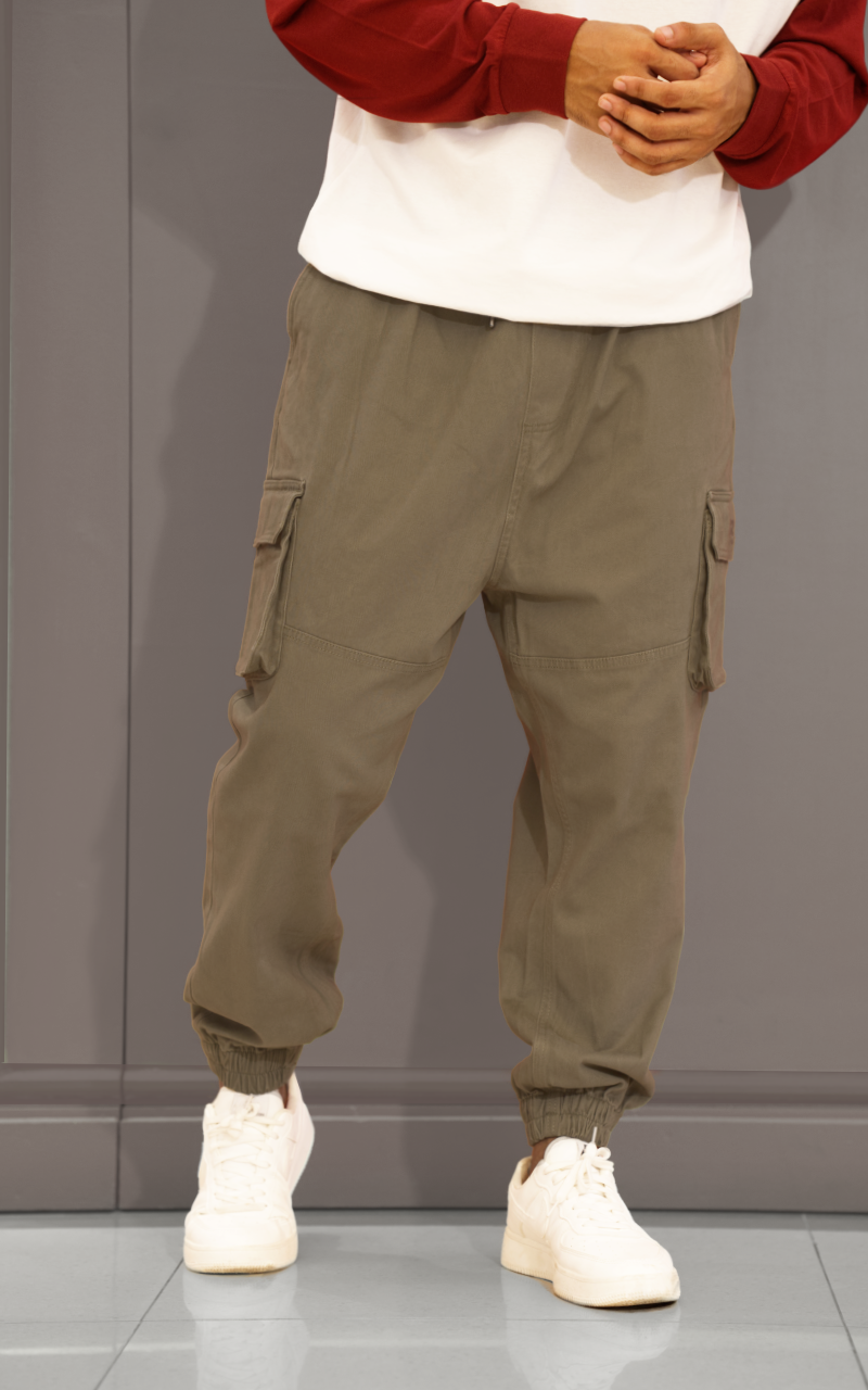 Pantalon cargo kaki pour homme avec poches cargo, vue de face