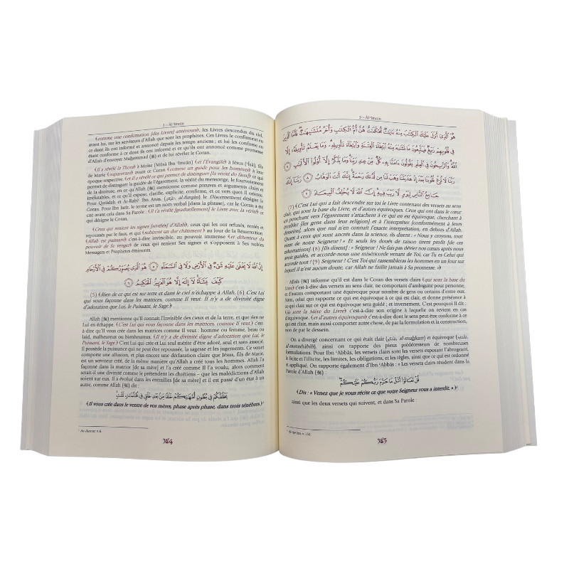 Livre Exégèse d’Ibn Kathir en 5 volumes, édition Tawbah, avec couverture illustrée et titre en arabe et français.