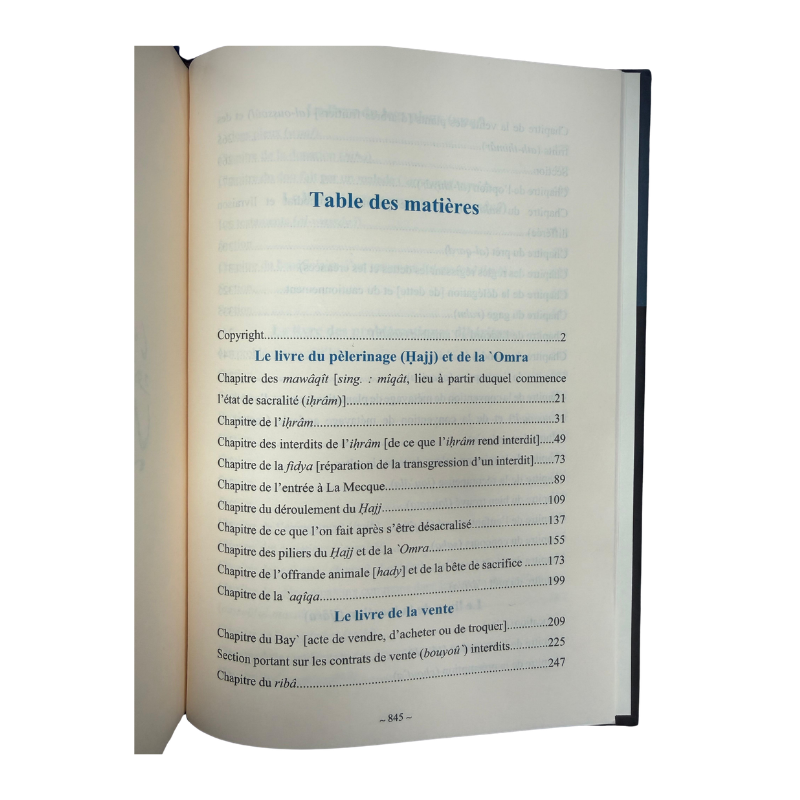 Livre Commentaire Omdat Al-Fiqh Ibn Qoudama, 3 tomes, de l'édition Assia, avec couverture illustrée en design sans titre.
