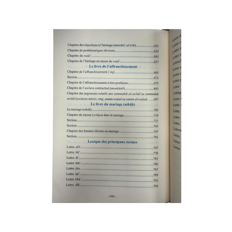Livre Commentaire Omdat Al-Fiqh Ibn Qoudama en 3 tomes, édition Assia, couverture avec design sans titre, reflet de l’intérieur.