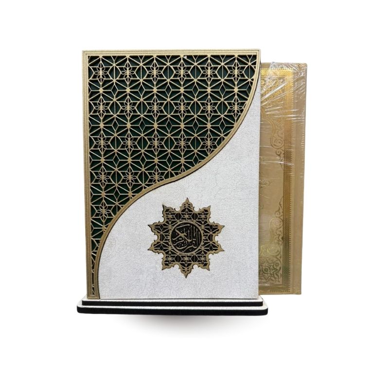 Coffret Coran White Gold Ensar, Coran Arabe avec couverture élégante en blanc et or, vue de l'ensemble du coffret.