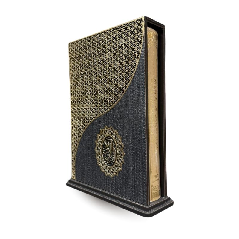 Coffret Coran Gold Black de Ensar, Coran Arabe avec couverture noire élégante et design sophistiqué, visible dans l'image.