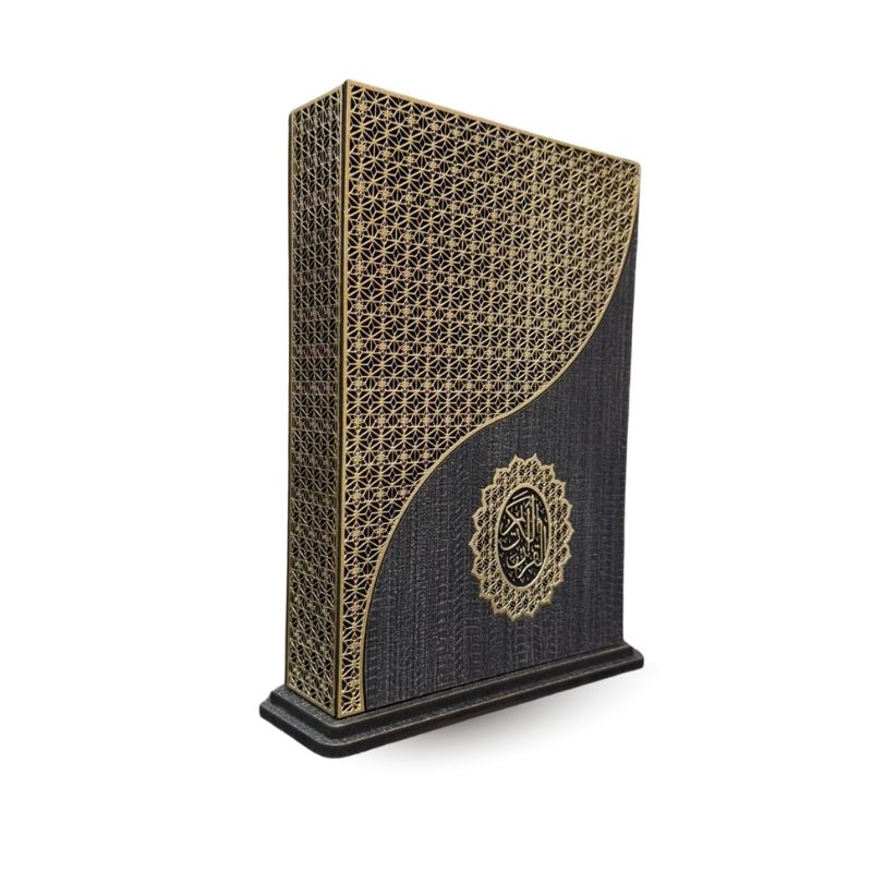 Coffret Coran Gold Black Ensar, Coran Arabe avec couverture noire élégante, livre sacré avec texte en arabe visible dans l'image.