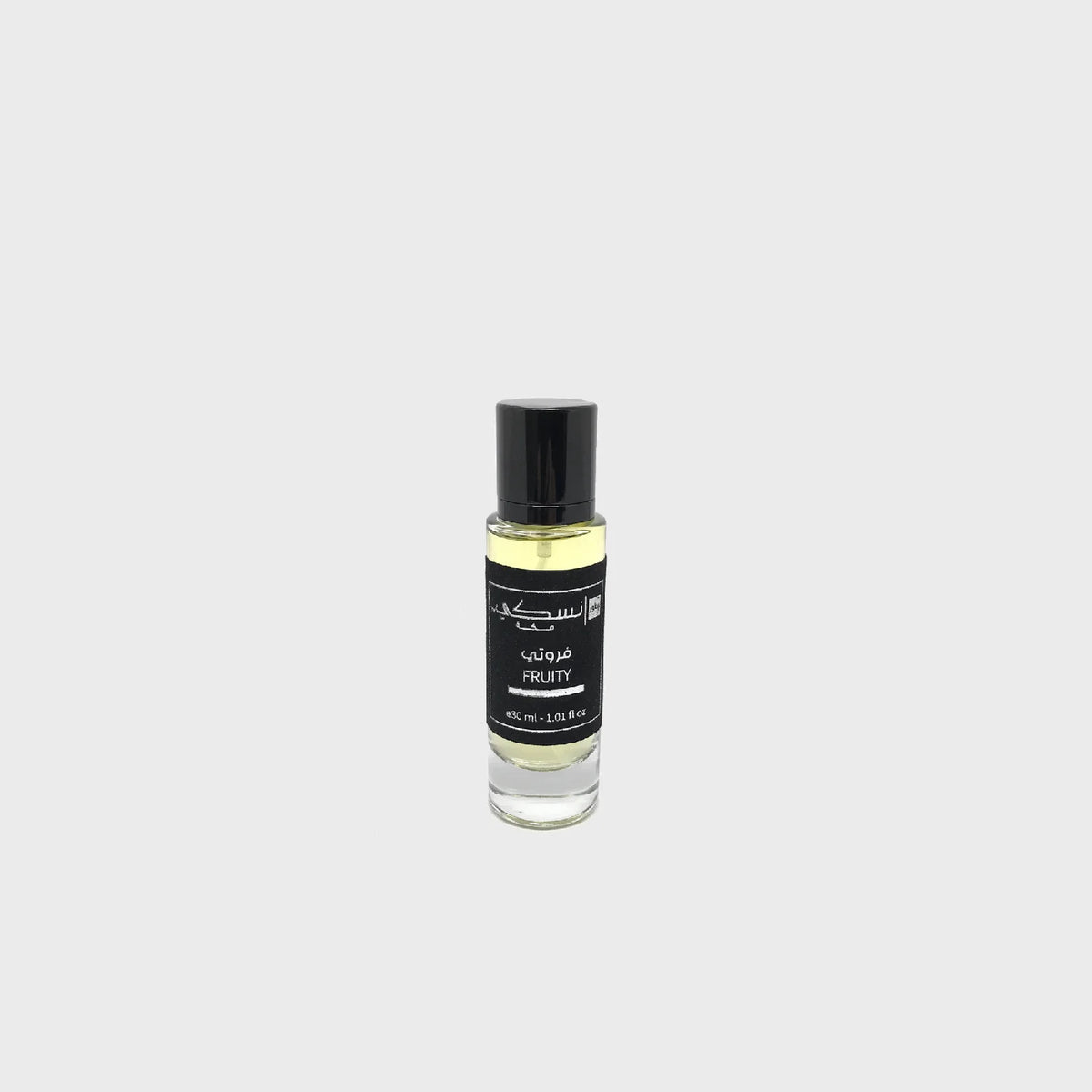 Parfum Fruity Nusuki, flacon de 30 ml avec étiquette colorée, visible en gros plan sur fond neutre.