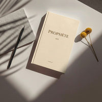 Livre Prophète – récit, version souple, édition Tawbah, ouvert avec pages visibles, couverture bleue avec titre en arabe et français