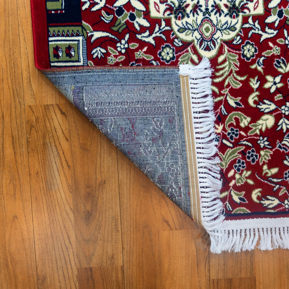 Tapis de prière rouge en velours luxe Nusuki, design élégant et confortable pour la pratique religieuse.