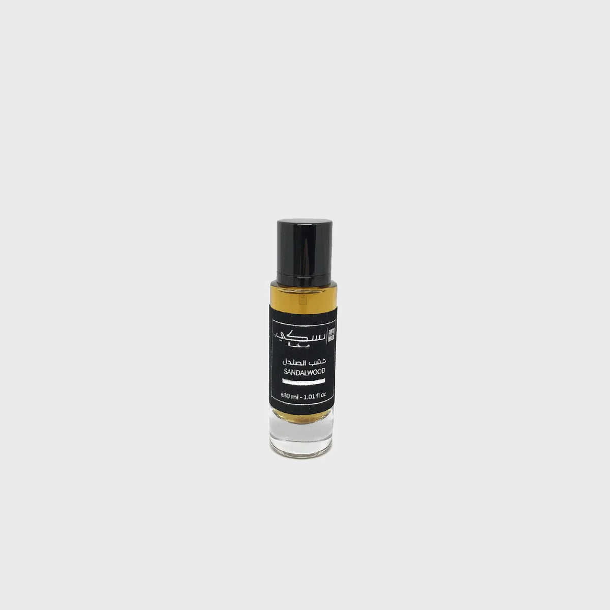 Parfum Nusuki Sandalwood de 30 ml avec flacon élégant, mettant en valeur la fragrance boisée et chaleureuse du parfum.