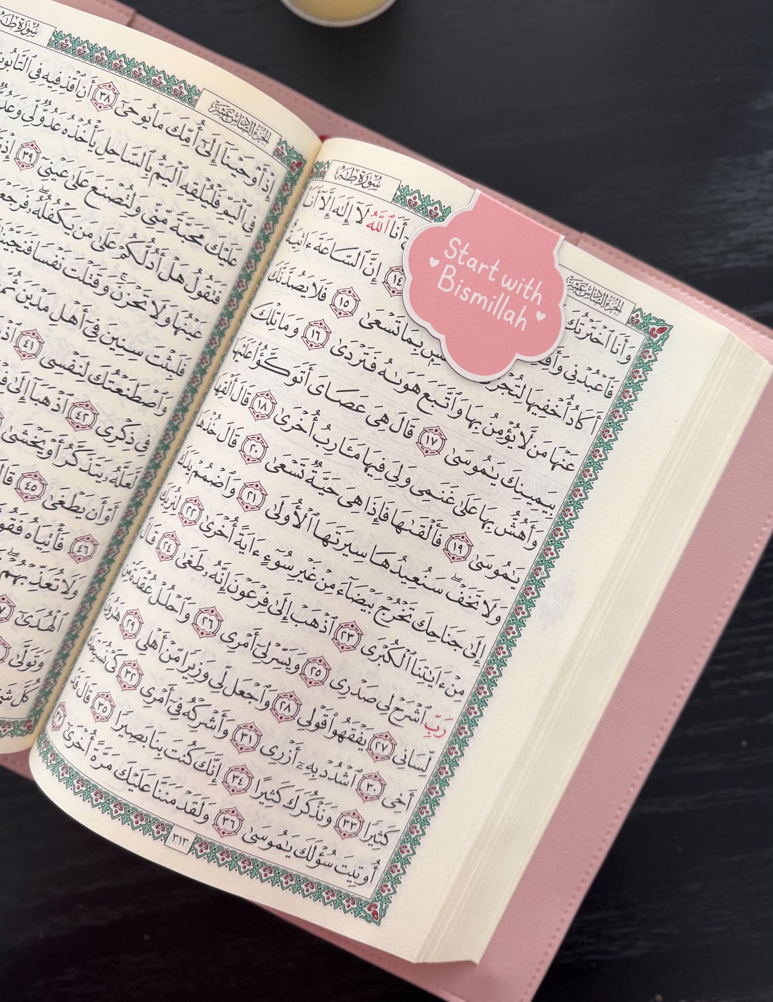 Set de 4 marque-pages aimantés islamique Qamar Studio avec motifs décoratifs, parfaits pour marquer vos lectures religieuses.