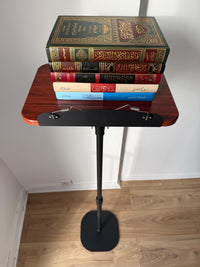Support Coran sur pied réglable en bois, support pratique pour lire et exposer le Coran, de la marque Librairie Al Minhaj.