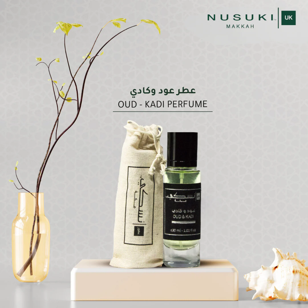 Parfum Oud & Kadi Nusuki de 30 ml avec flacon élégant et design sophistiqué, mettant en valeur la bouteille parfumée.