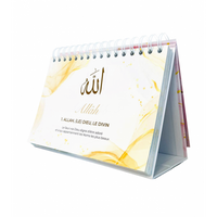 Livre Al-Hadith "99 Noms d'Allah" avec calendrier chevalet rose, guide pour mieux connaître et adorer Allah.
