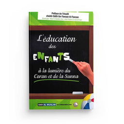 Livre en couverture de "L'Éducation des Enfants à la Lumière du Coran et de la Sunna" de Salih Al Fawzan, éditions Dar Al Muslim.