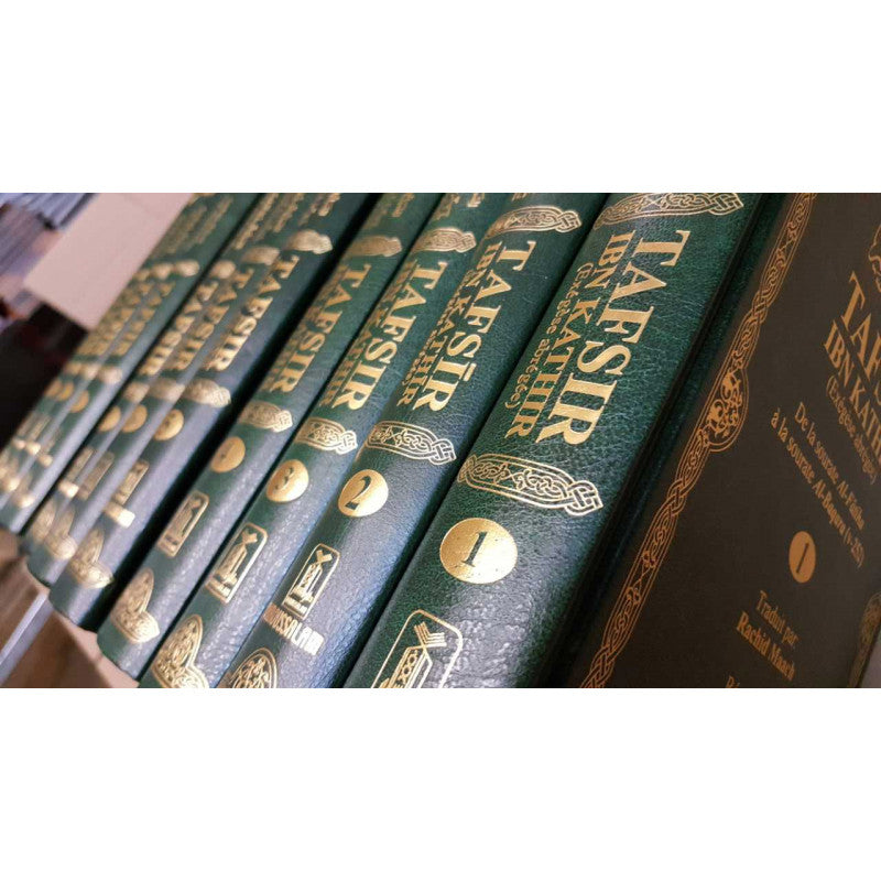 Ensemble de 10 volumes du Tafsir Ibn Kathir, exégèse du Coran en français, édition Daroussalam, livres reliés avec titres visibles.