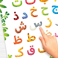 Deux grands posters éducatifs avec alphabet arabe et français, accompagnés de deux planches de stickers colorés.