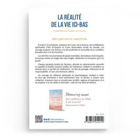 La Réalité De La Vie Ici-Bas book by Al-Hadith featuring 22 parables on a wooden table background.