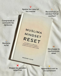Livre Muslima Mindset Reset de Muslima Glow, guide de transformation islamique pour femmes, avec couverture illustrée.