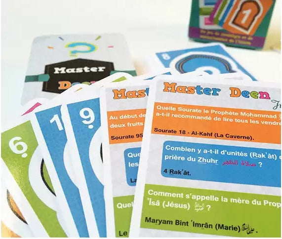 Jeu de cartes Master Deen Junior d'Orientica, jeu éducatif islam pour enfants dès 7 ans, avec illustrations colorées et cartes de stratégie.