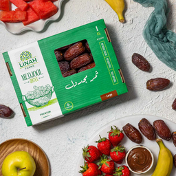 Dates Medjool grandes et naturelles de Linah Farms, spécialité égyptienne, montrant leur texture douce et leur taille généreuse.