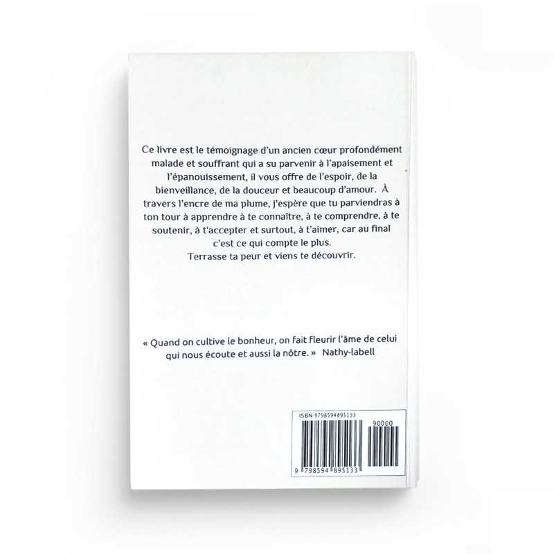 Livre "Apaise Ton Cœur et Fleuris Ton Âme" de Lilya B.F, éditions Akhawates, avec une couverture illustrée.