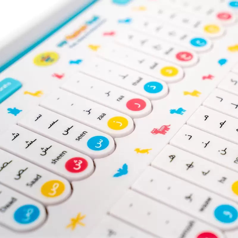 Tablette éducative interactive My Quran Pad de My Salah Mat pour enfants, affichant l'écran avec des images et boutons colorés.