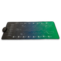 Tapis de prière interactif intelligent pour adultes, marque My Salah Mat, avec motifs et surface en tissu doux.