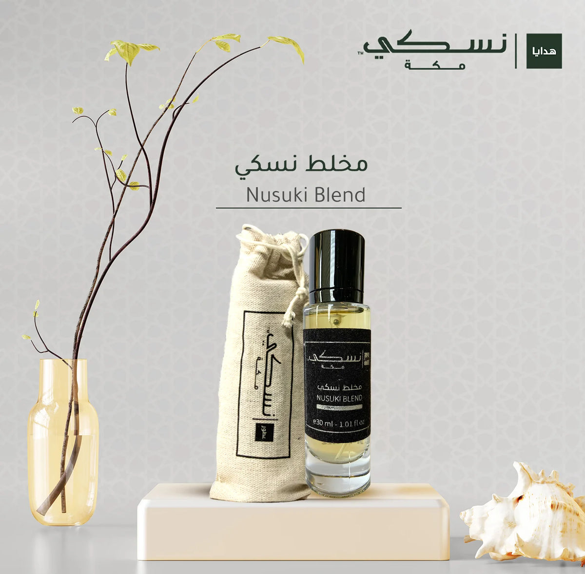 Flacon de parfum Nusuki Blend Oud Royal de 30 ml, bouteille élégante, vaporisateur avec parfum oriental riche et floral.
