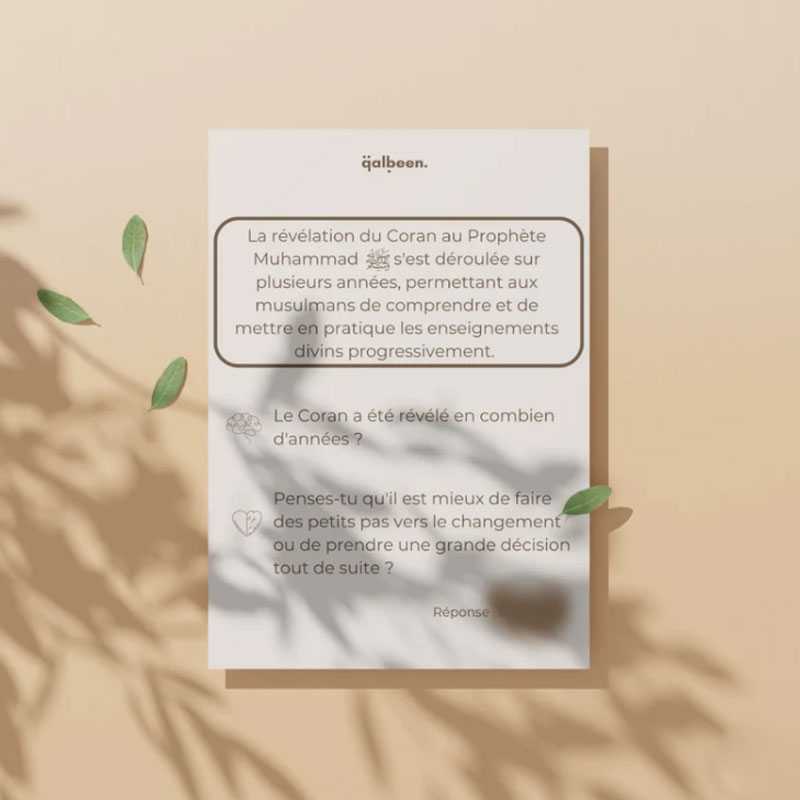 Jeu de cartes adulte HIKMA Qalbeen avec questions, réflexions, histoires et faits islamiques, illustrations colorées.
