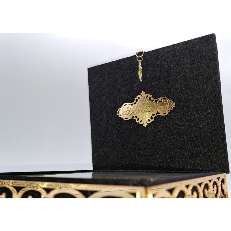 Coffret Coran luxe Sana Edition noir doré avec Coran AR/FR, boîte élégante et raffinée, image du coffret en couleur noire dorée.
