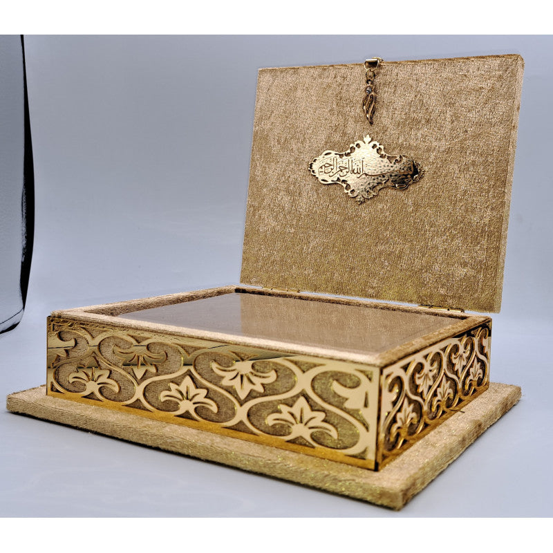 Coffret Coran Luxe Sana Edition avec Coran AR/FR couleur or, édition élégante avec texte en arabe et français.