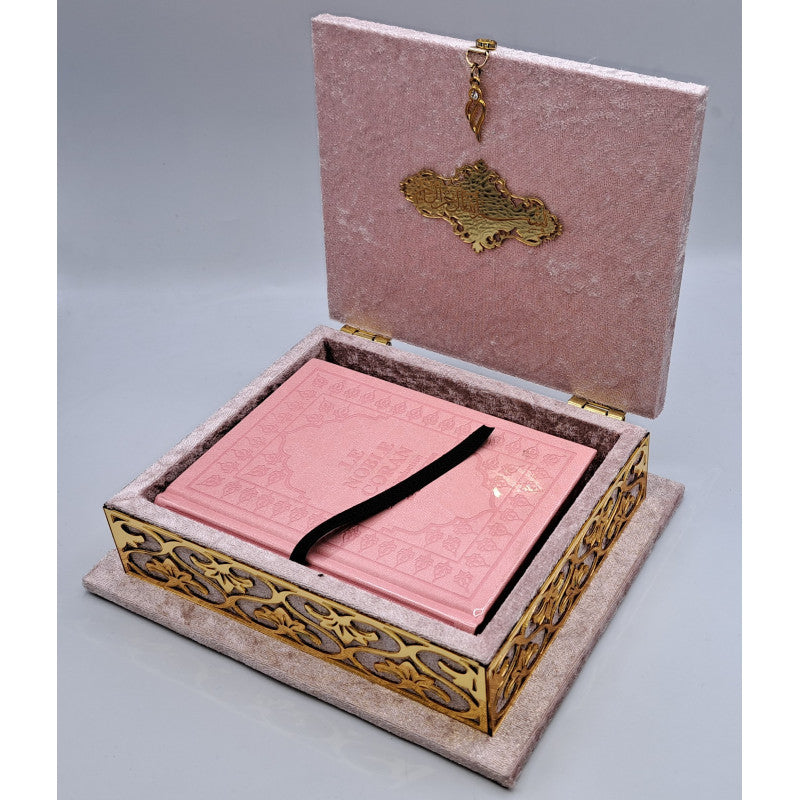 Coffret Coran Luxe Sana Edition avec Coran AR/FR couleur rose, édition élégante pour étude religieuse en français et arabe