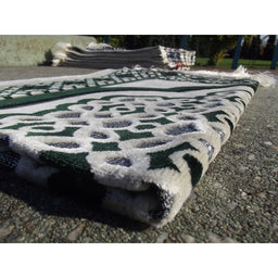 Tapis de Prière - Contour Géométrique - Fond Blanc - Couleur Vert - Librairie Al Minhaj