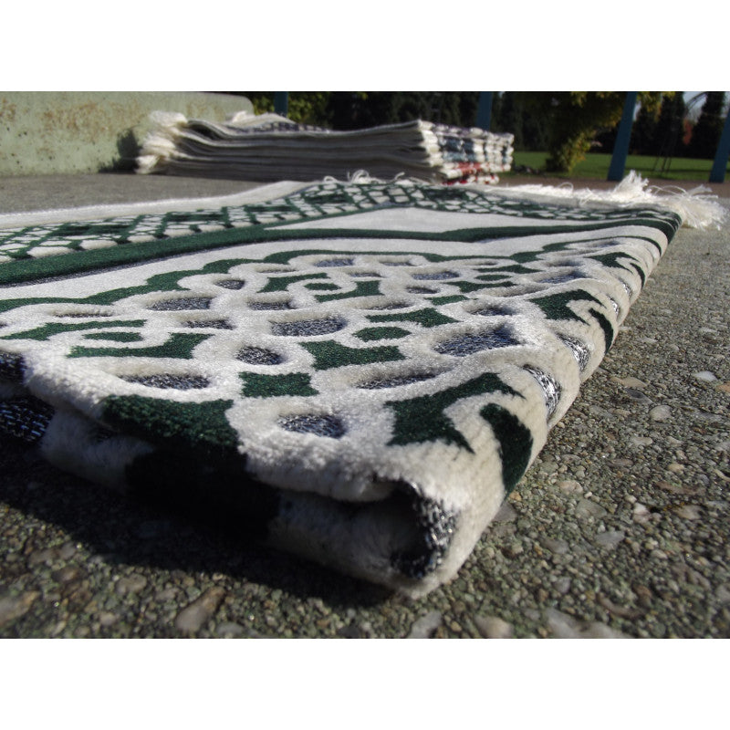 Tapis de Prière - Contour Géométrique - Fond Blanc - Couleur Vert - Librairie Al Minhaj