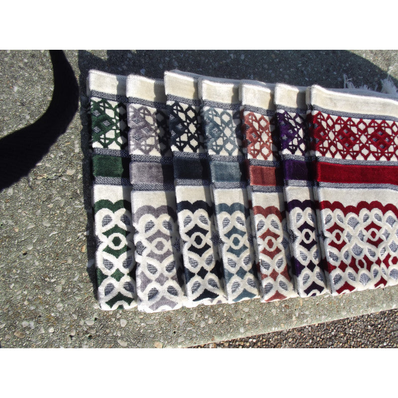 Tapis de Prière - Contour Géométrique - Fond Blanc - Couleur Violet - Librairie Al Minhaj