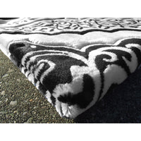 Tapis de Prière épais, Grande Taille (117 x 82 cm), Confortable - Fond Blanc & Motif Noir - Librairie Al Minhaj