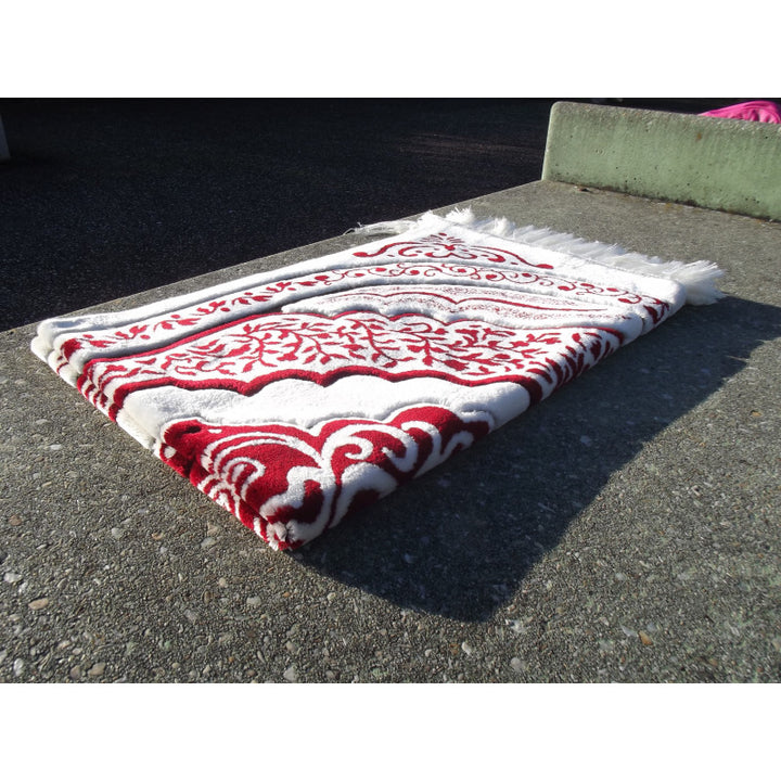 Tapis de Prière épais, Grande Taille (117 x 82 cm), Confortable - Fond Blanc & Motif Rouge