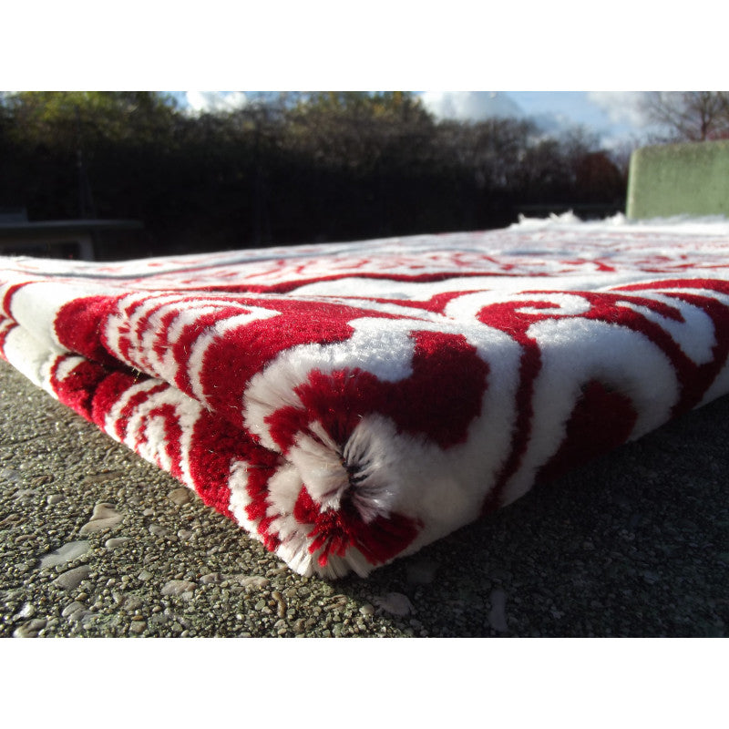 Tapis de prière épais Sana Edition, grande taille 117x82 cm, fond blanc avec motif rouge, confortable et idéal pour la prière.