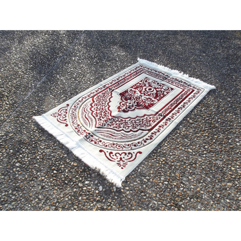 Tapis de prière épais Sana Edition, grande taille 117x82 cm, fond blanc avec motif rouge, confortable pour la prière.