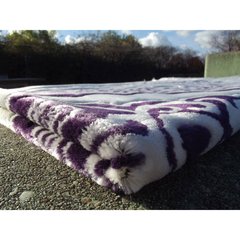 Tapis de prière épais Sana Edition, grande taille 117x82 cm, fond blanc avec motif violet, confortable et élégant.