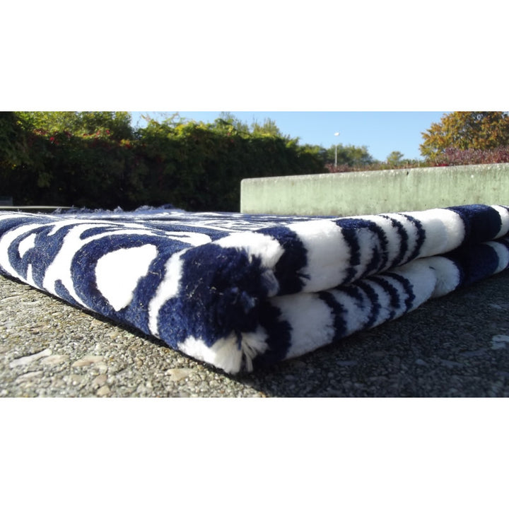 Tapis de Prière épais, Grande Taille (117 x 82 cm), Confortable - Fond Bleu & Motif Blanc