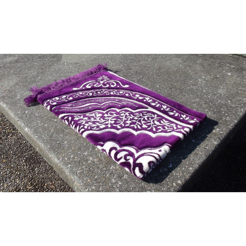 Tapis de prière épais Sana Edition, grande taille 117x82 cm, violet avec motif blanc, surface confortable et résistante.