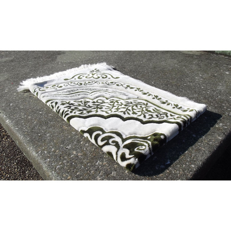 Tapis de prière épais Sana Edition, grande taille 117x82 cm, motif vert sur fond blanc, confortable et solide.