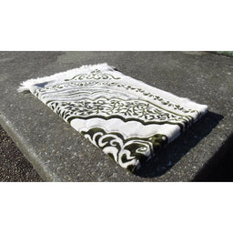 Tapis de prière épais Sana Edition, grande taille 117x82 cm avec motif vert sur fond blanc, confortable et idéal pour la prière.