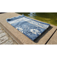 Tapis de prière Sana Edition avec motif fleurs, couleur bleu ardoise, surface douce et décorative pour la prière.